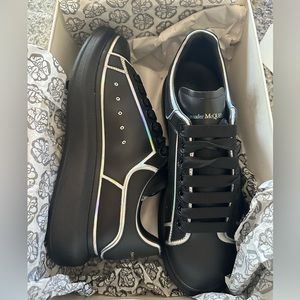 Alexander McQueen “Larry” holograph sneaker